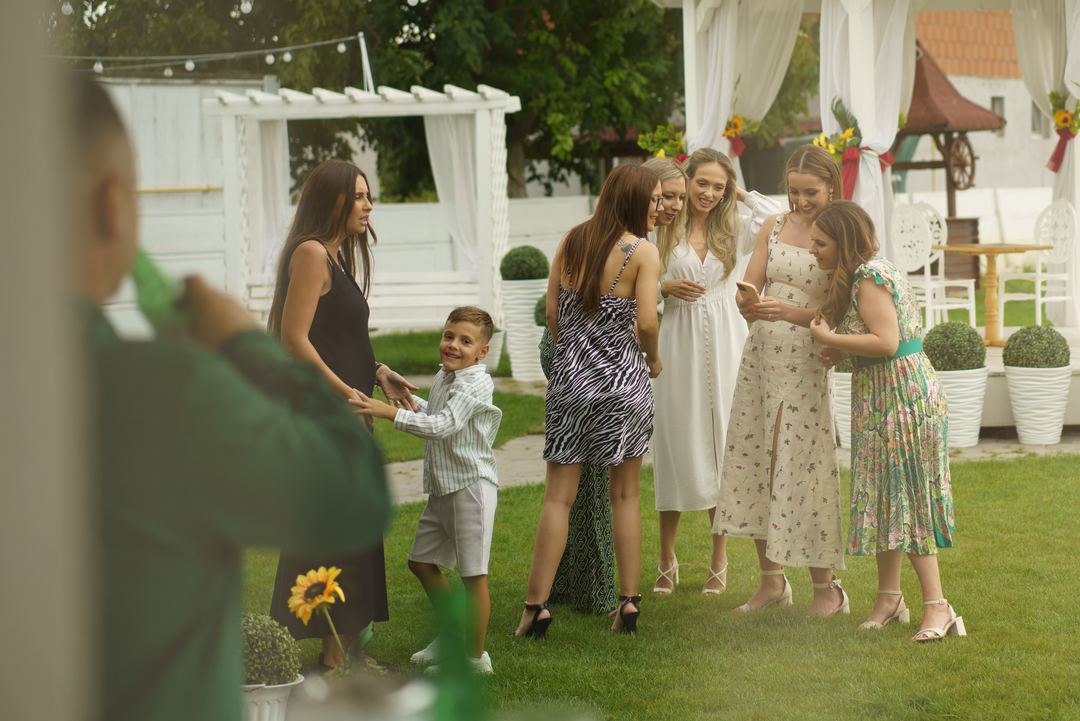 Familia și nașii — Demeter Studios