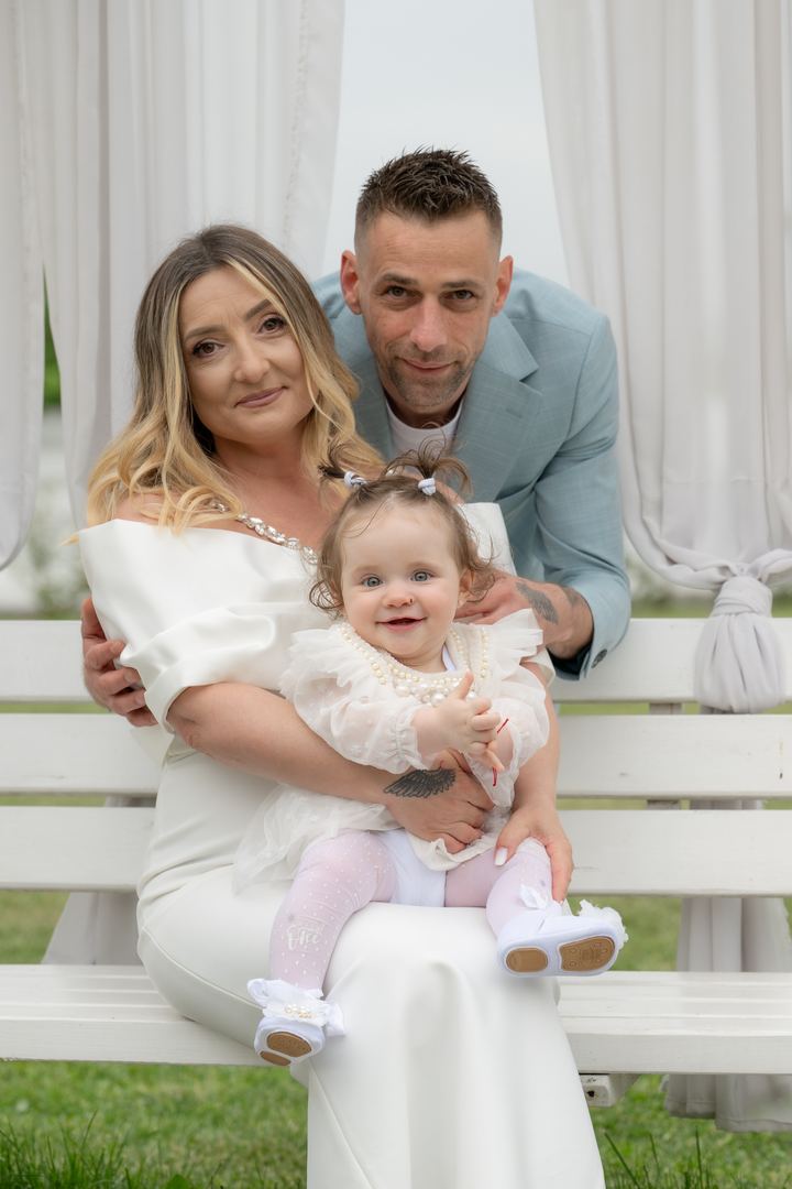Familia și nașii — Demeter Studios