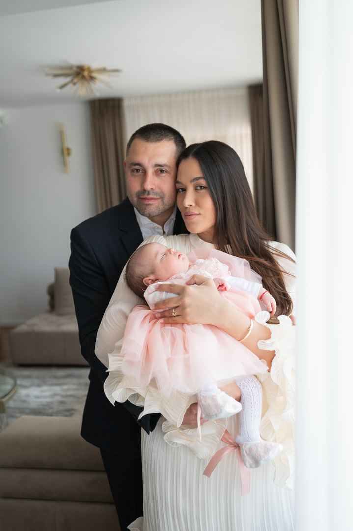 Familia și nașii — Demeter Studios