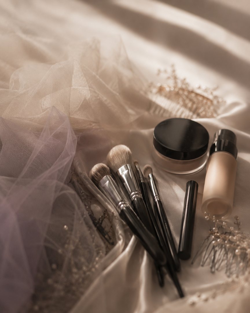 Detalii de make-up — pensule și produse